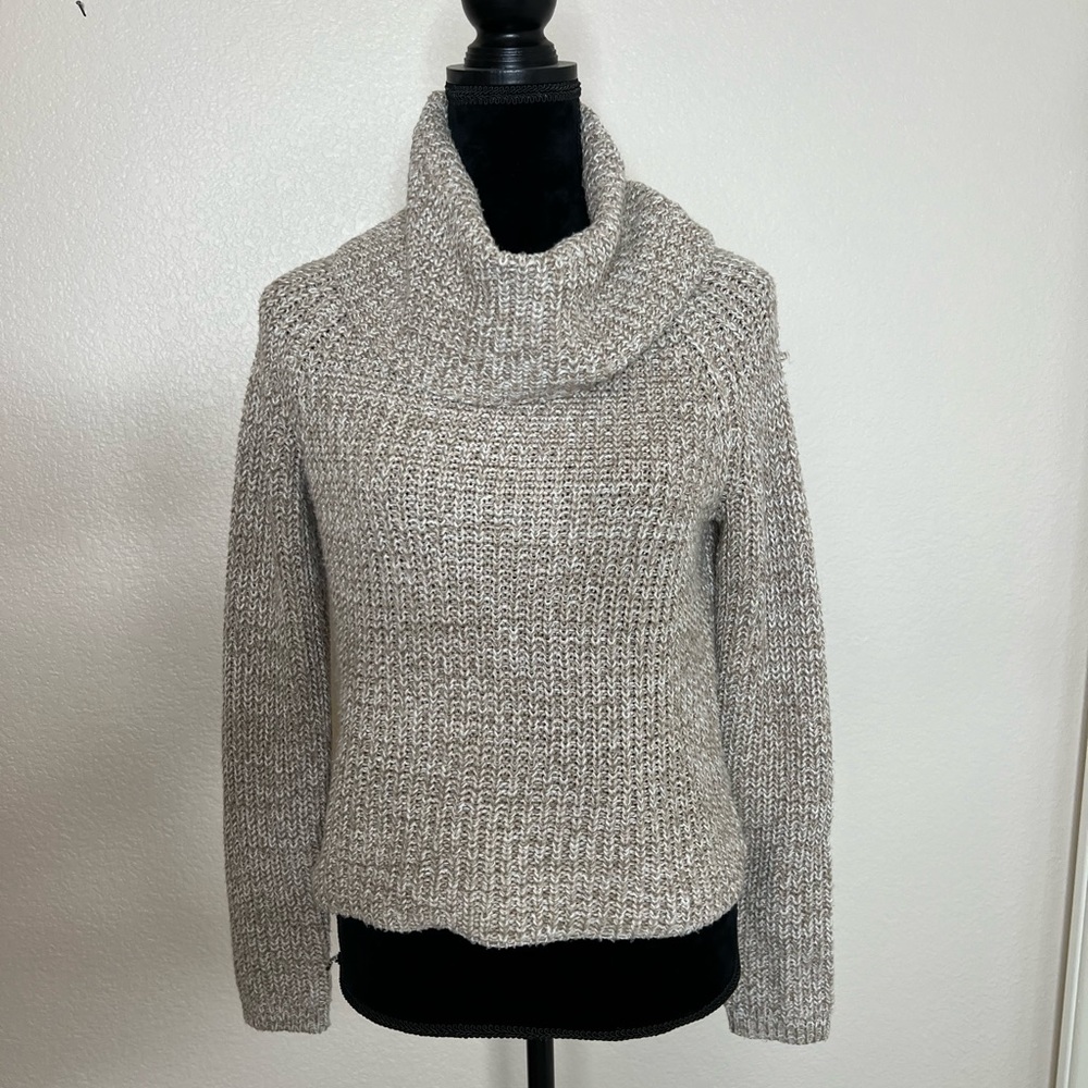 Mossimo turtle neck sweater size small